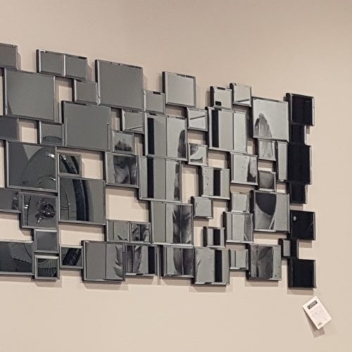 מראה קוביות כהה